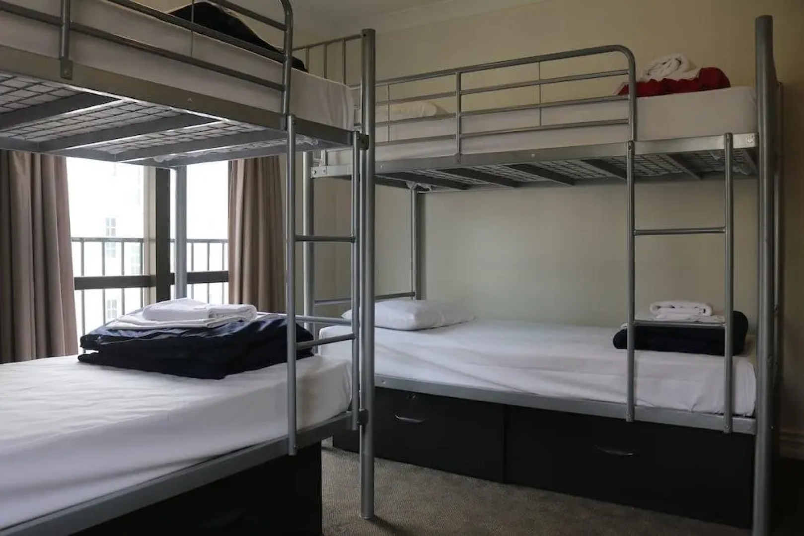 Nomads Auckland Backpackers