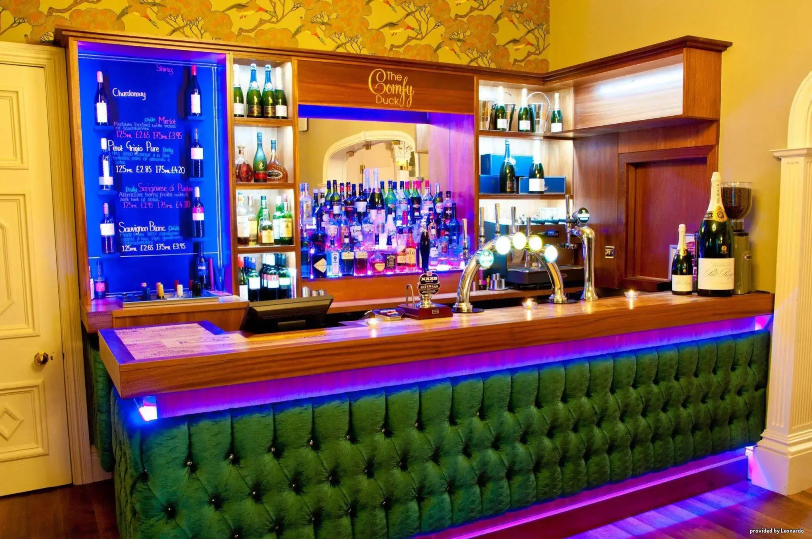 Отель Oaklands Hall