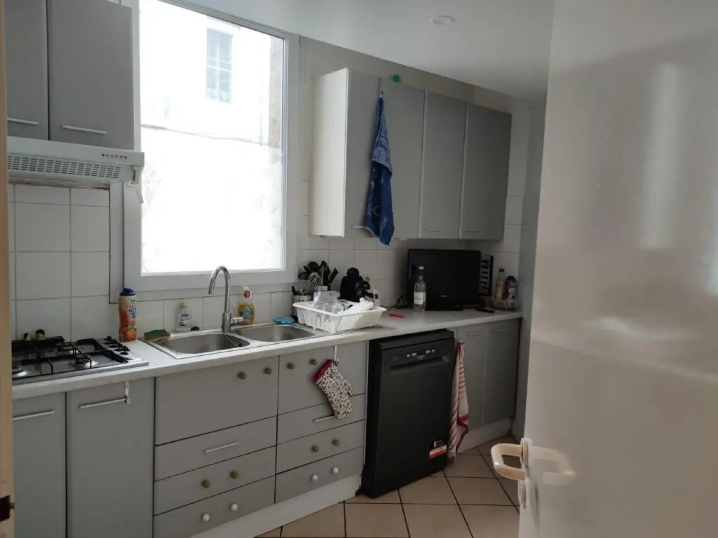 Agréable maison de ville climatisée avec billard, babyfoot, PS4, terrasse privée
