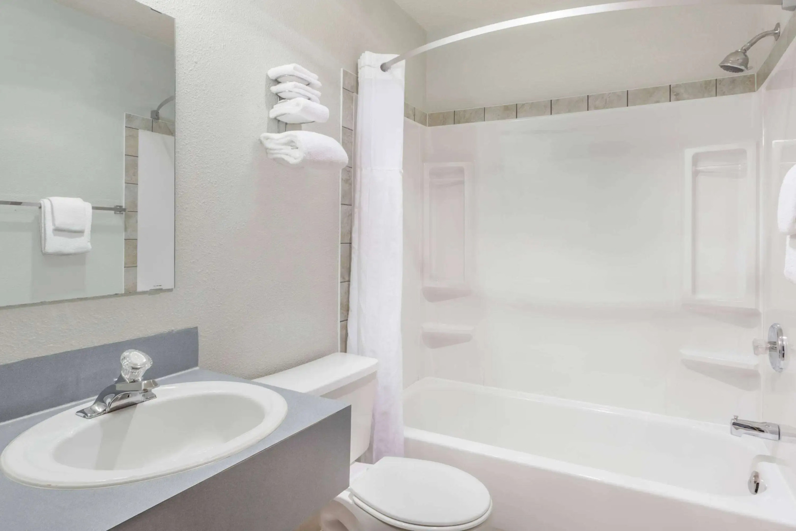 Super 8 by Wyndham Medicine Hat AB