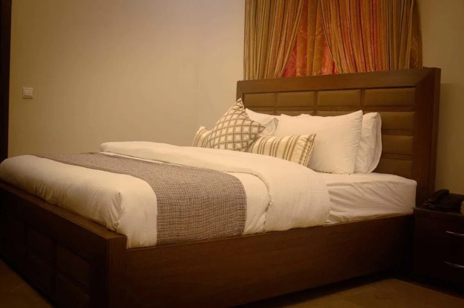 Zifan Hotel & Suites