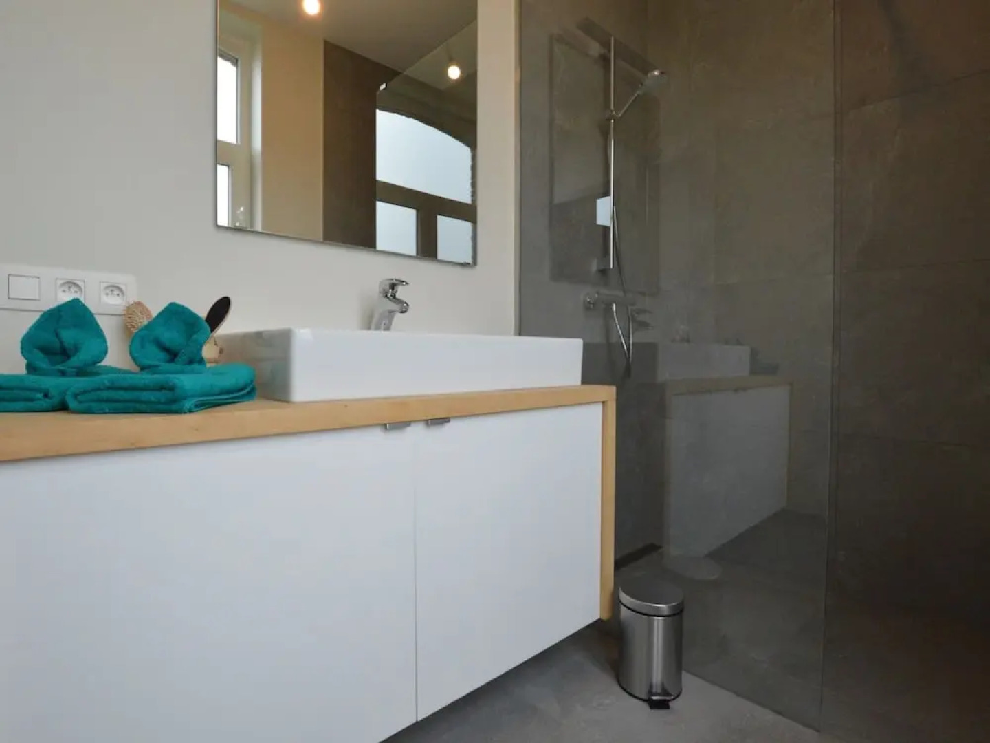 Mansion in Roesbrugge With Garden