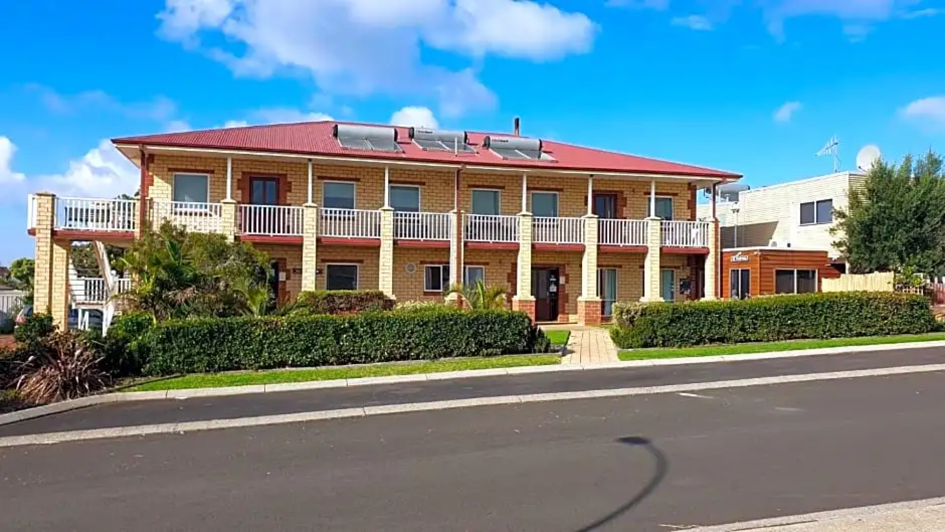 Baywatch Manor Augusta