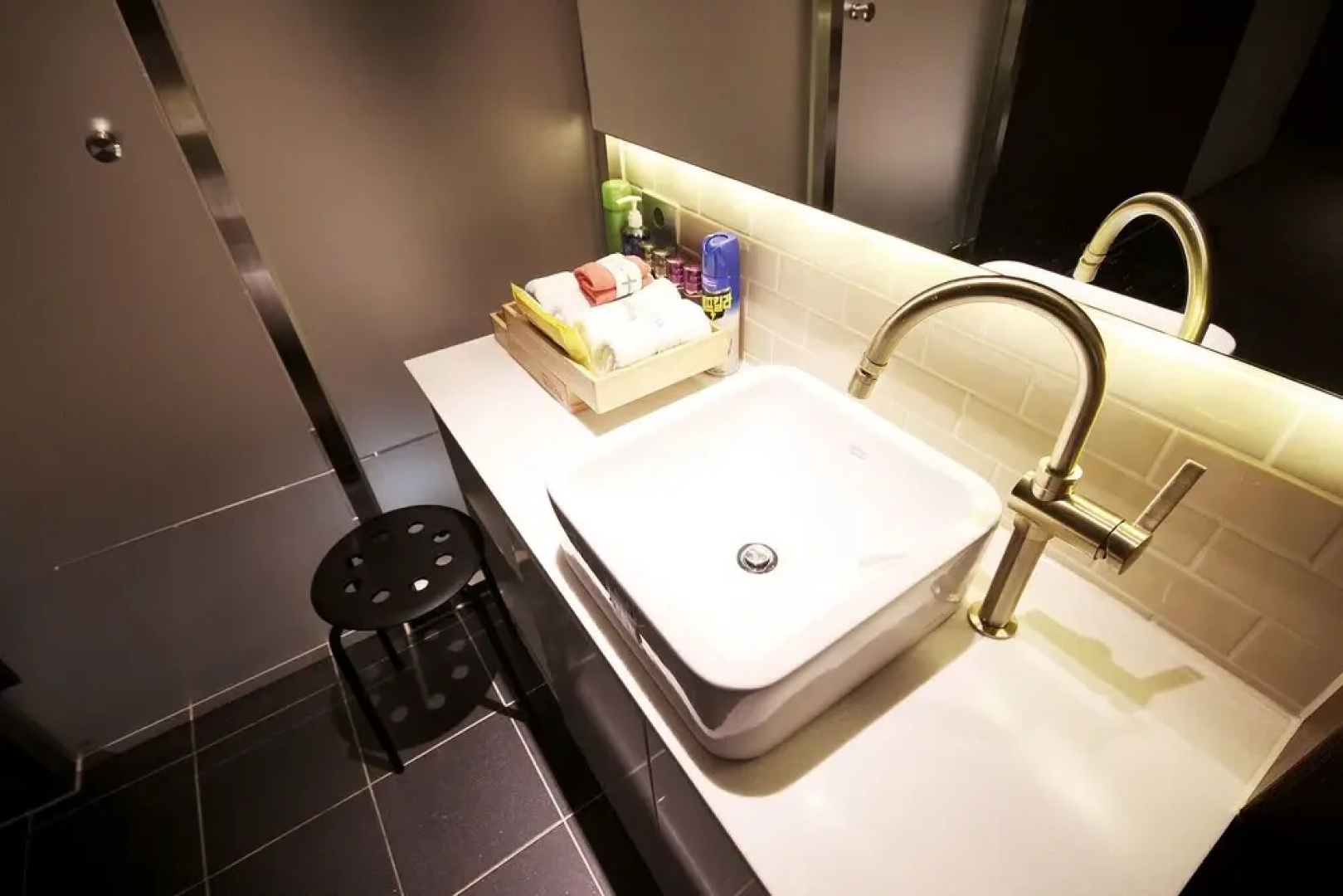 Yeongju Case Business Hotel
