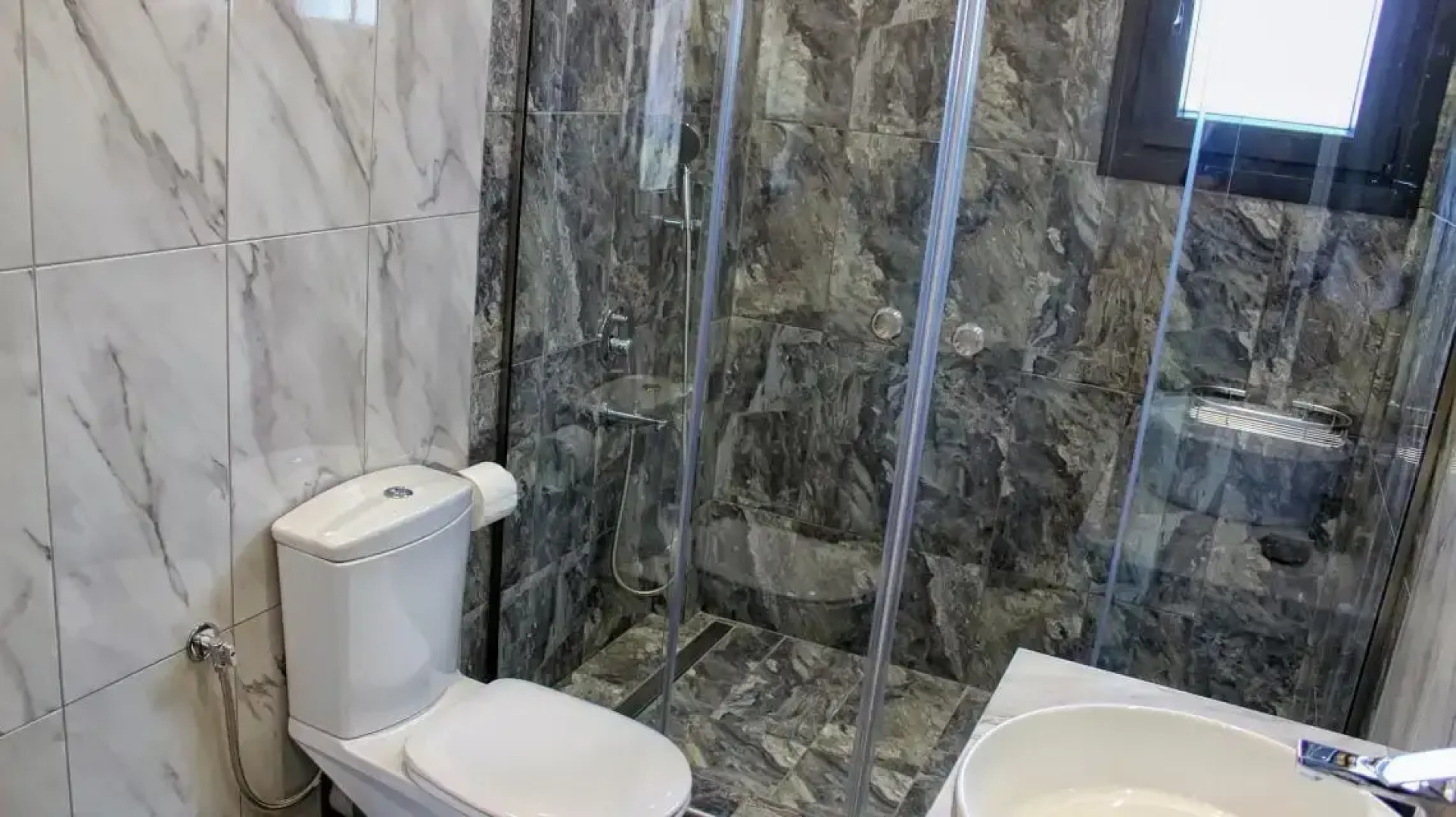 Theros Villas & Suites