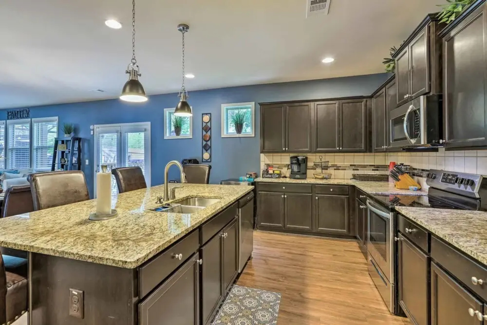 Elegant Home ~ 20 Mi to Downtown Atlanta: Pets OK!