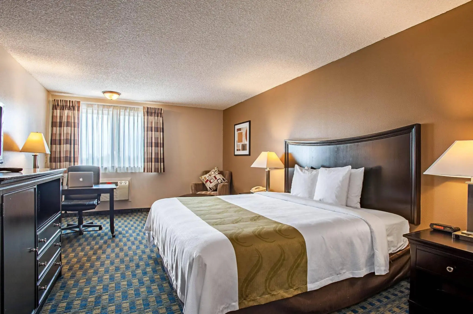 Quality Inn & Suites Kenedy - Karnes City