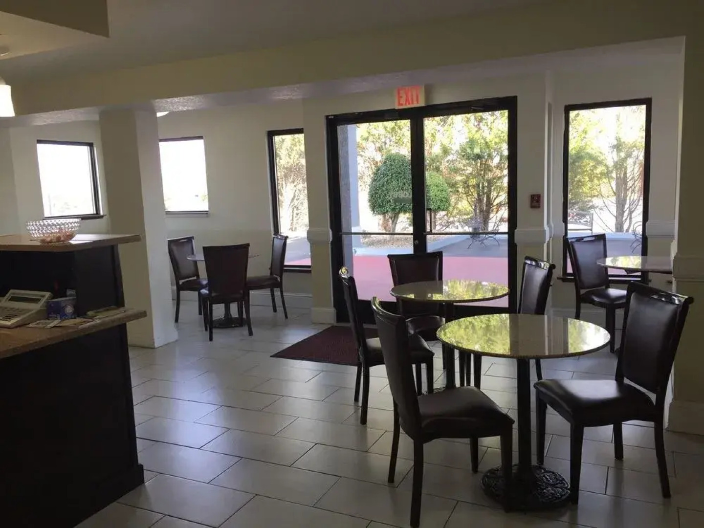 Super 8 by Wyndham Dandridge