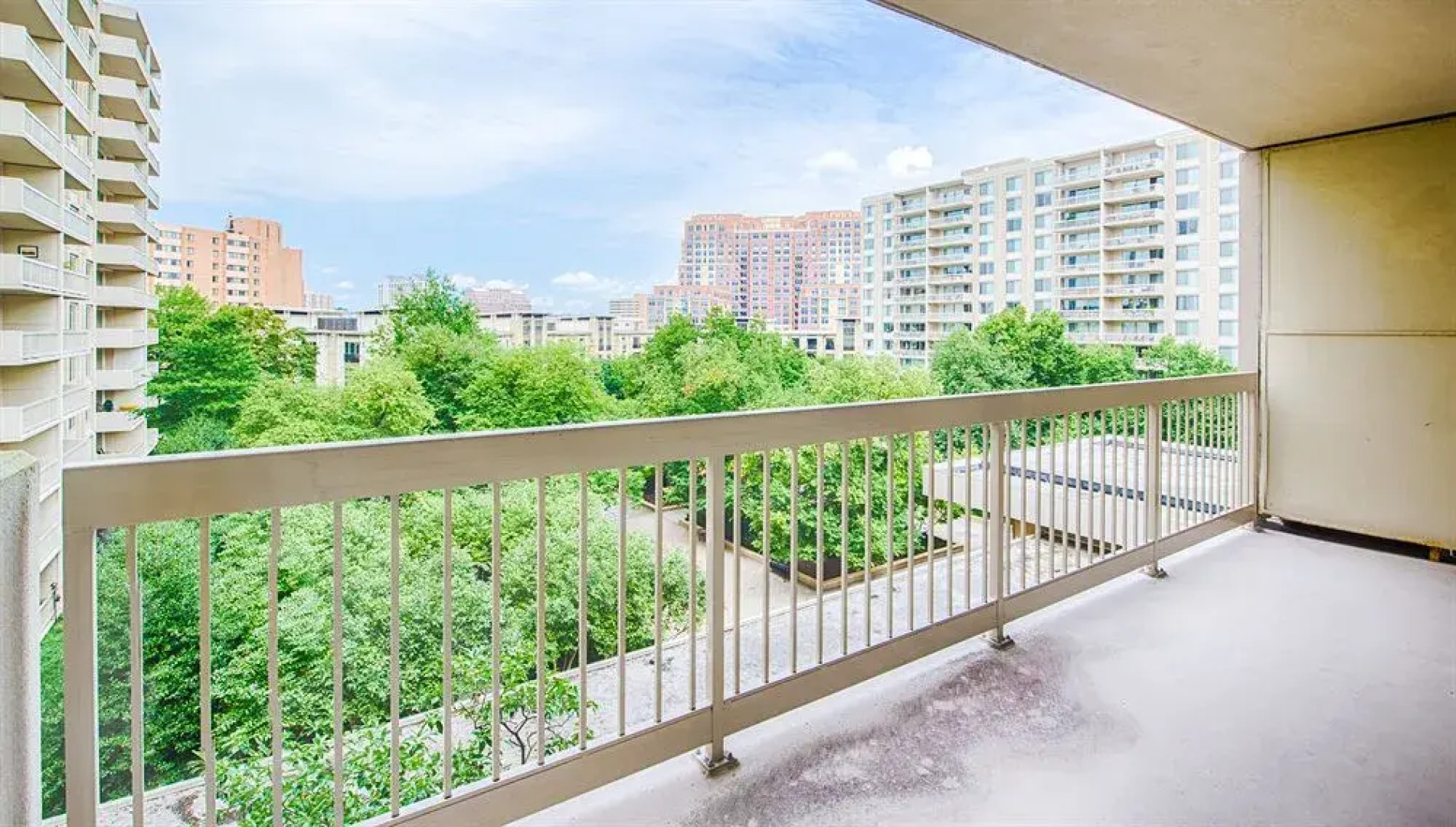 Reagan Airport Apartment