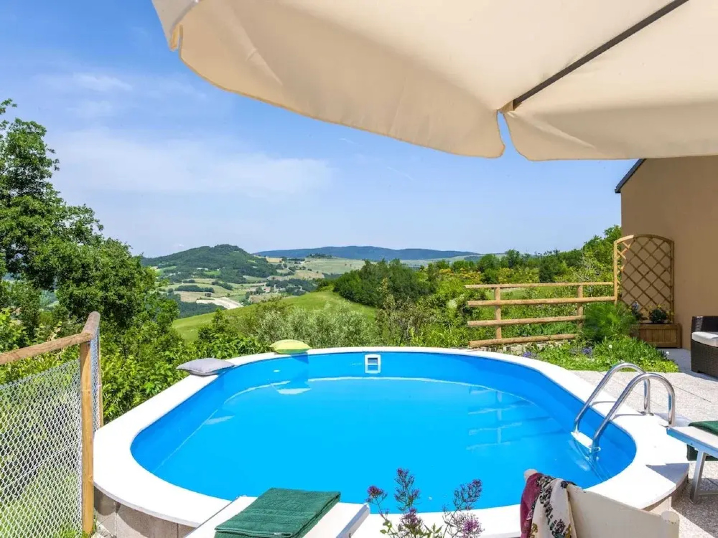 Villa in Pergola With Pool and Beach Nearby