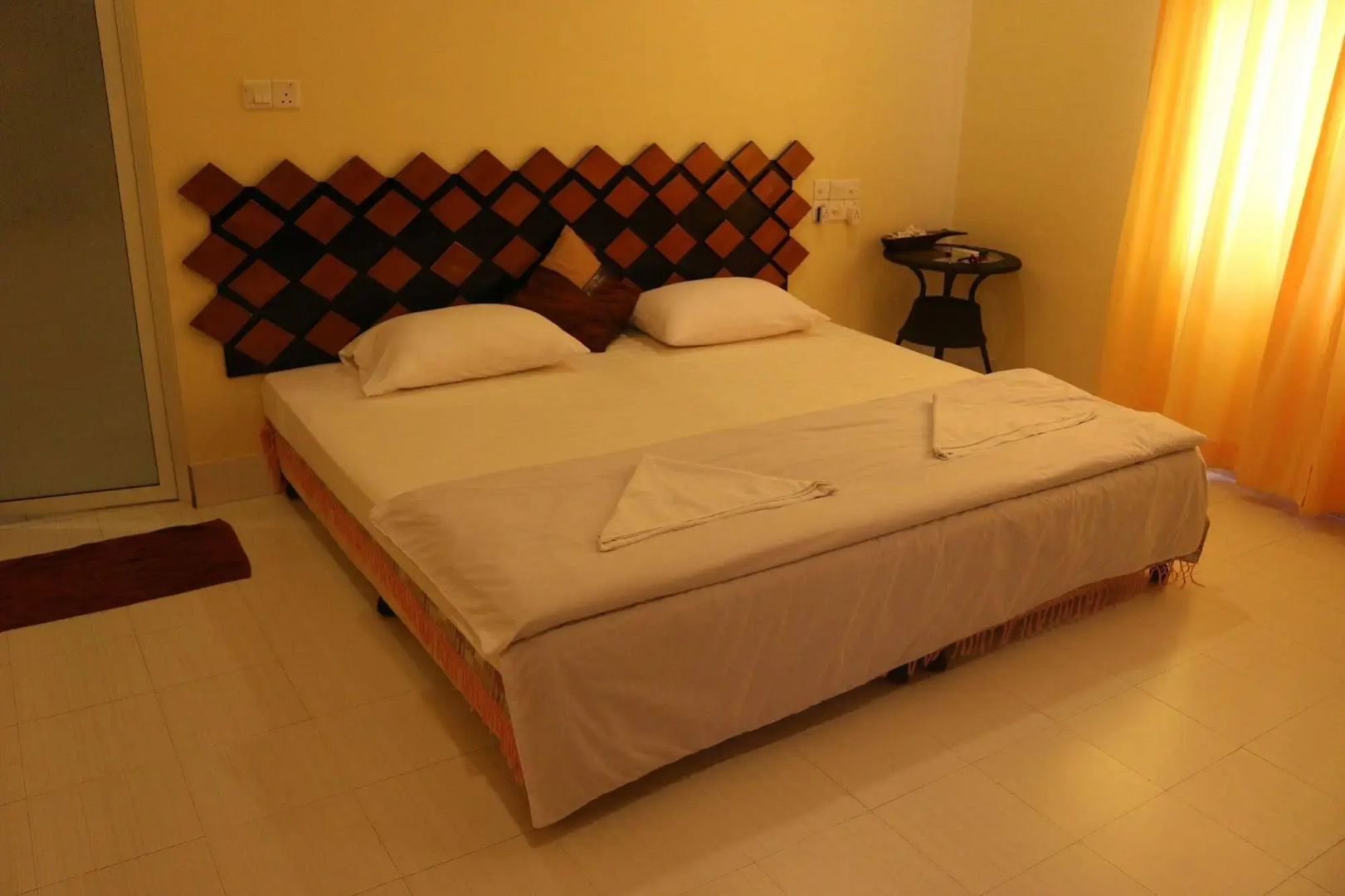 Ras Beach Inn