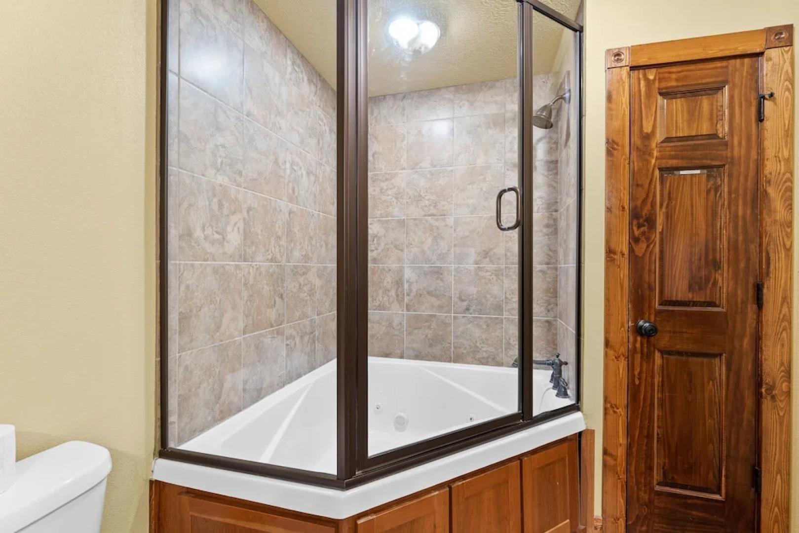 Timeless Memories Lodge 6 Bedroom Cabin by RedAwning