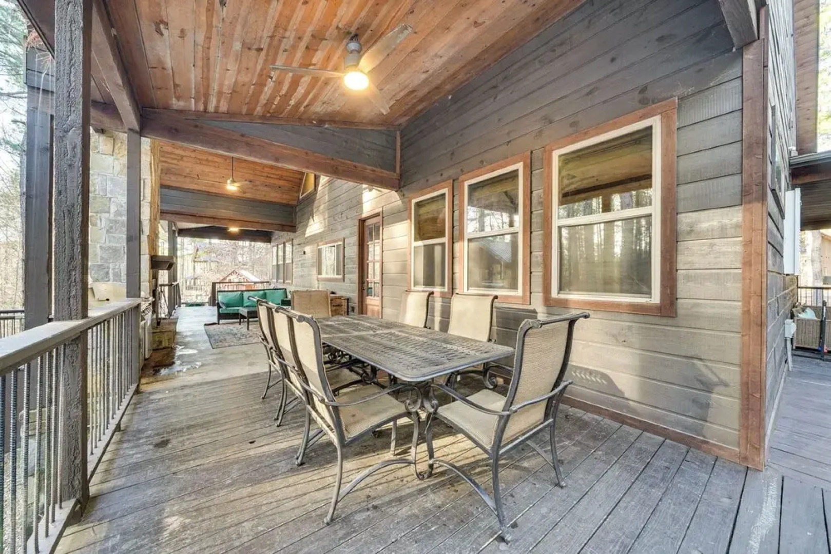 Hot Tub & Game Room: Spacious Cabin in Broken Bow!