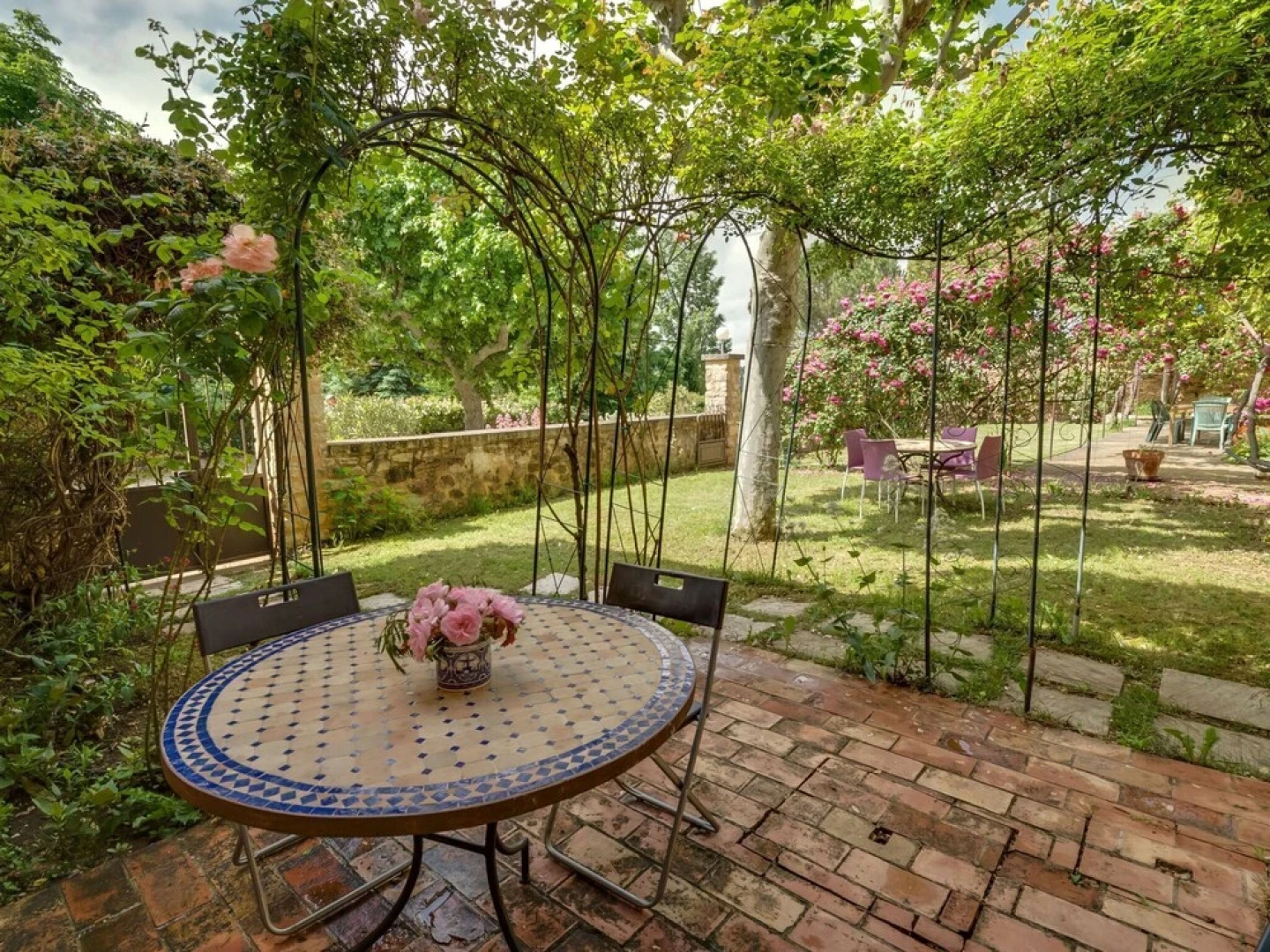 Secluded Holiday Home in Rustrel With Swimming Pool