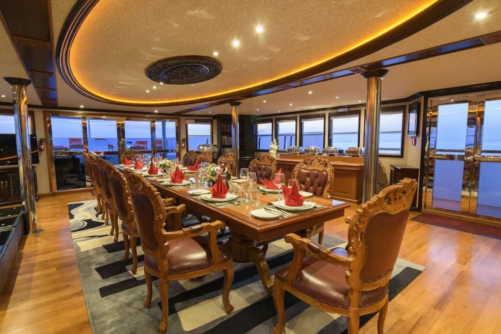 Dhaainkan'baa - Luxury Yacht