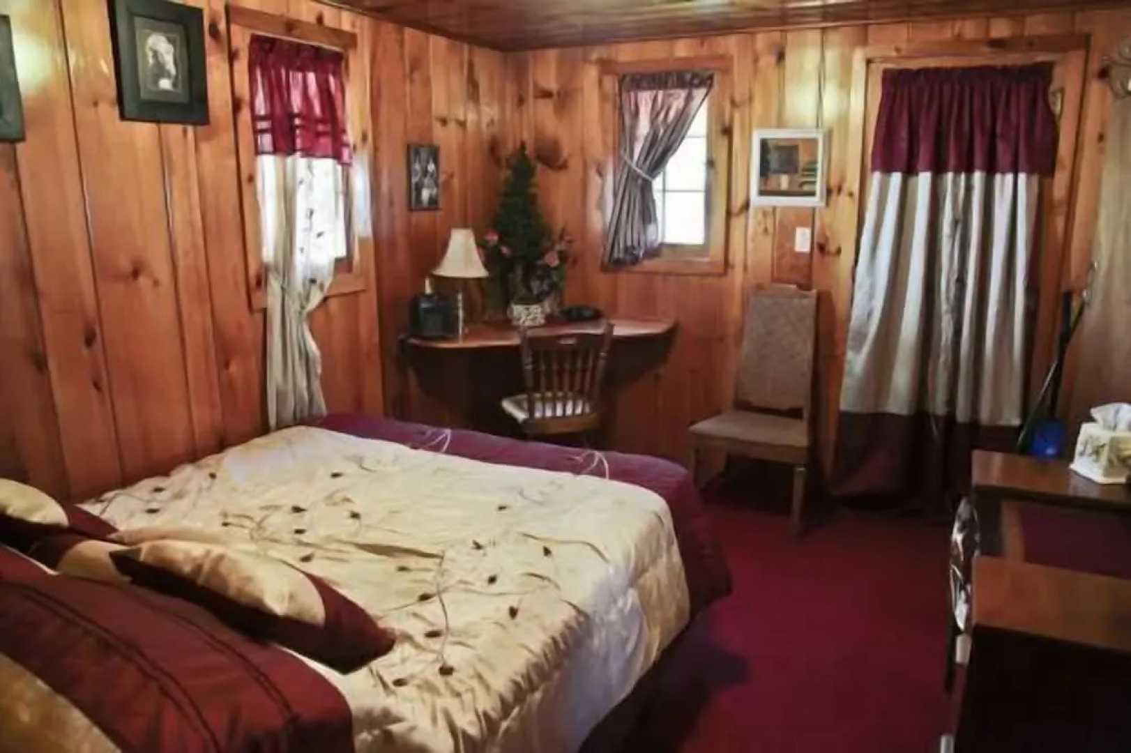 #6 - Casablanca 1 Bedroom Cabin by RedAwning