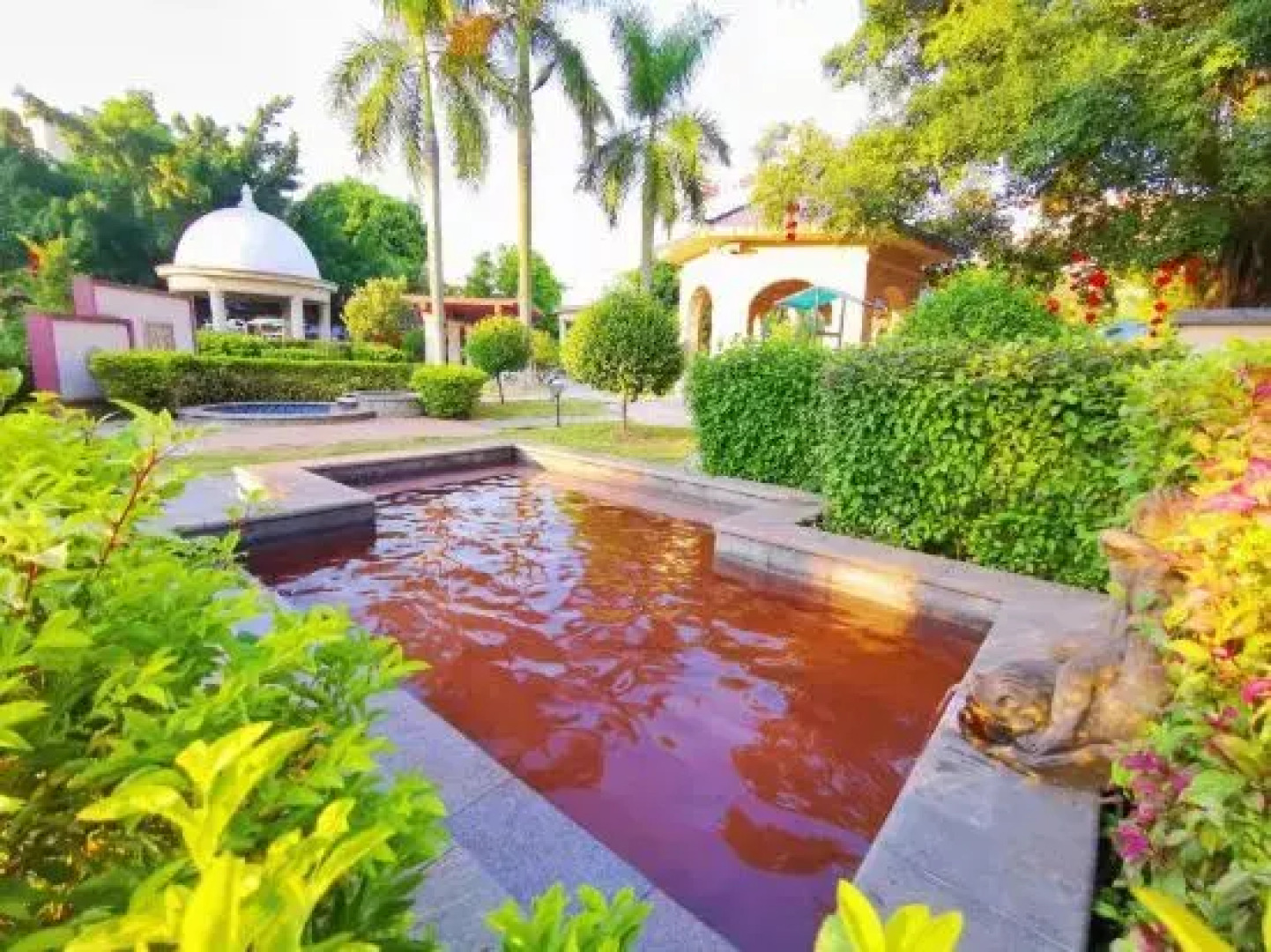 Qianjiang Hot Spring Hotel