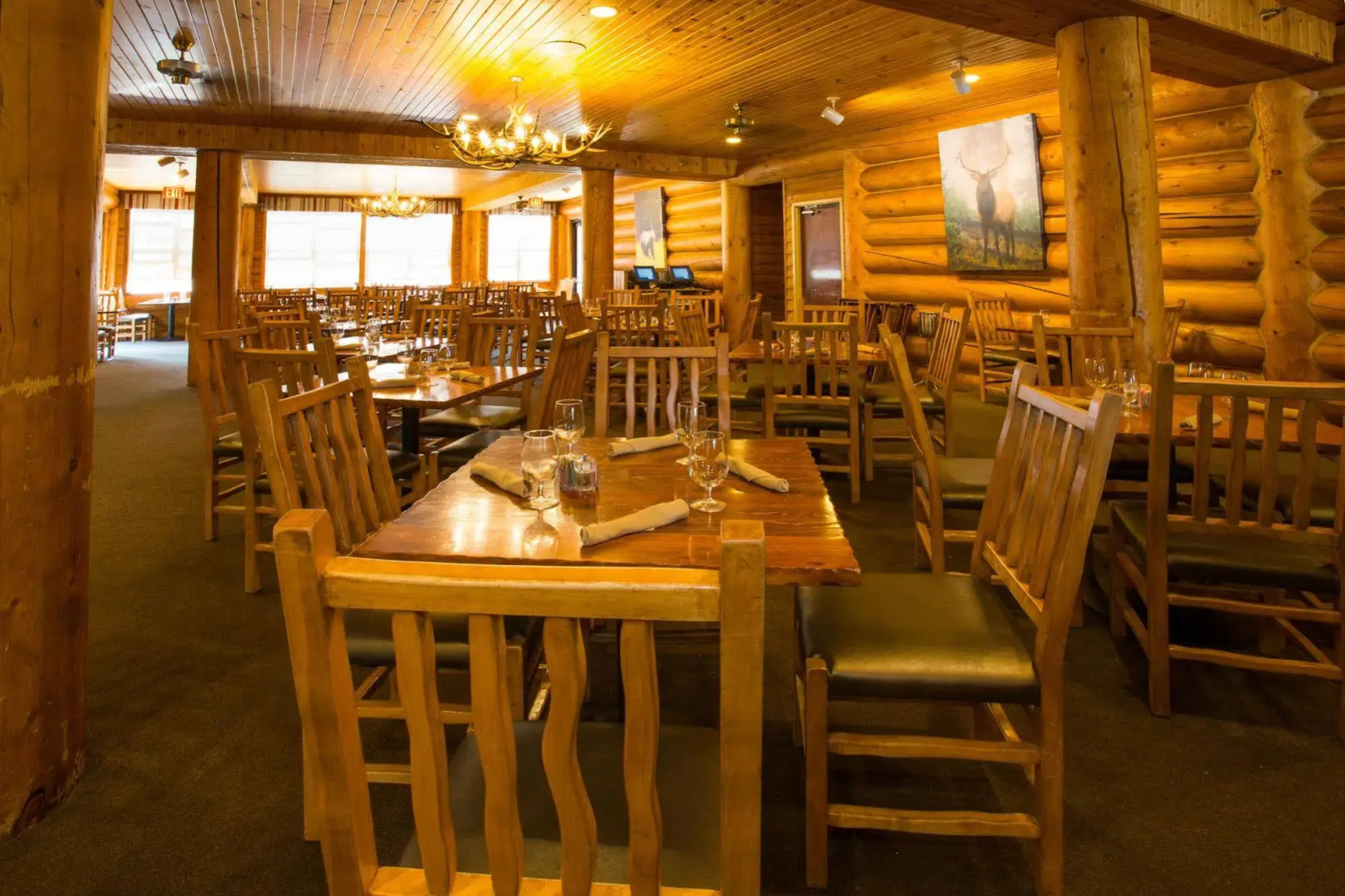 Headwaters Lodge & Cabins at Flagg Ranch
