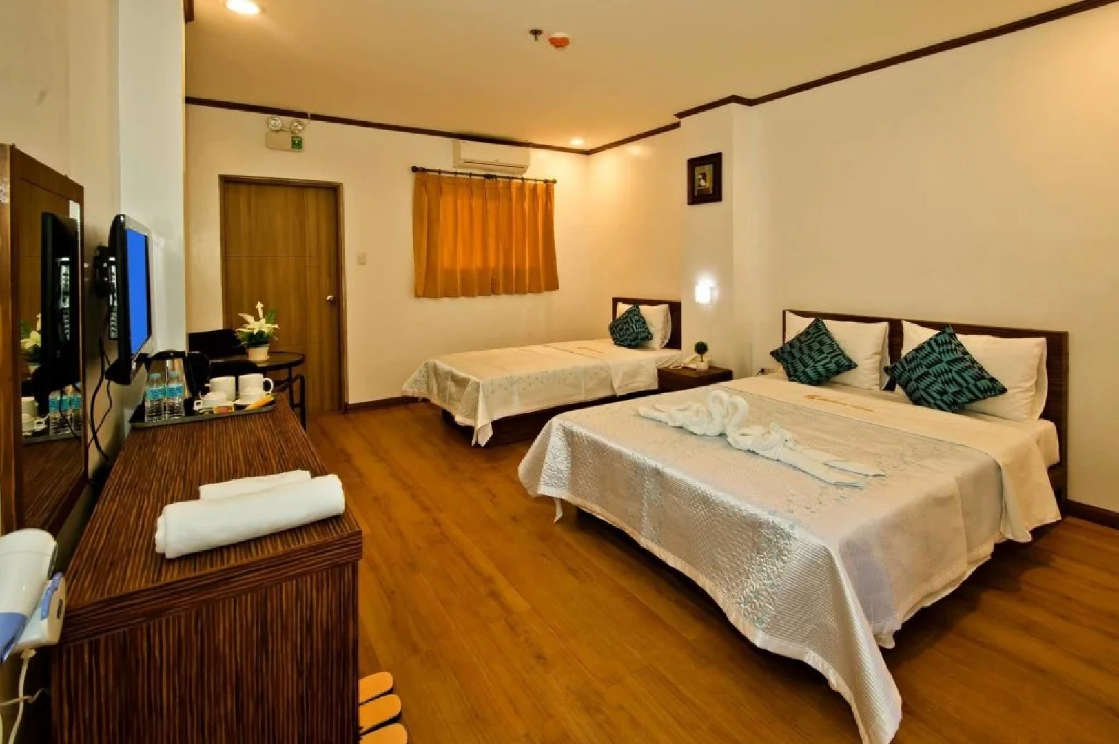 D' Galaxy Hotel & Restaurant