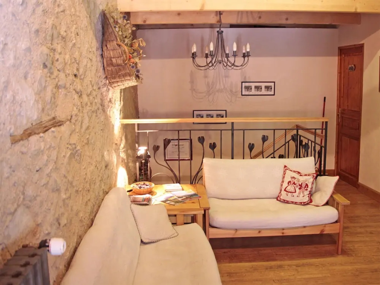 Superb Savoyard traditional chalet located 500 m from the slopes