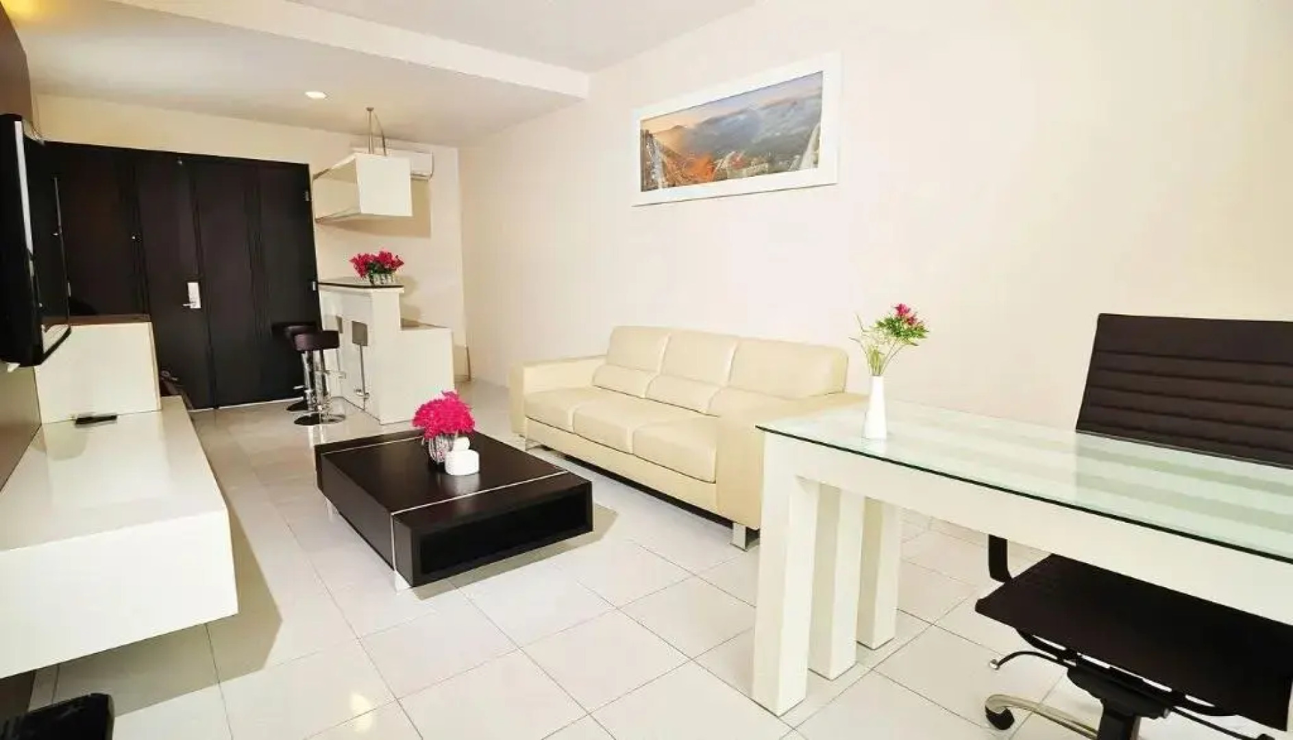 Royal Hotel n' Lounge