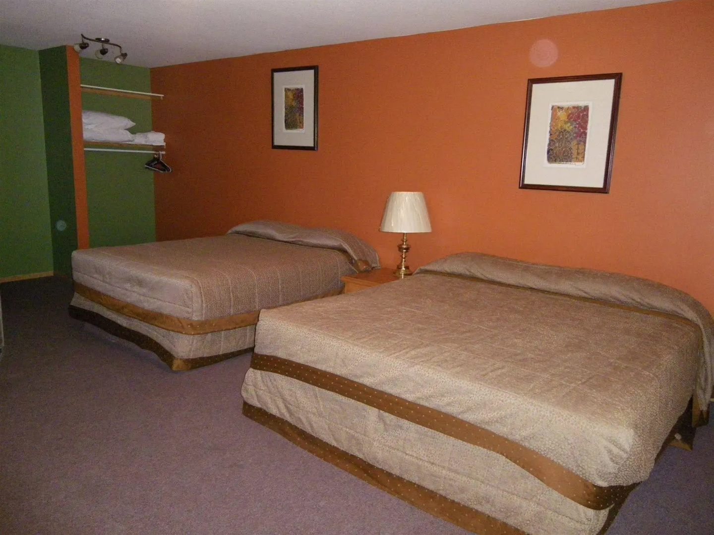 Selkirk Inn