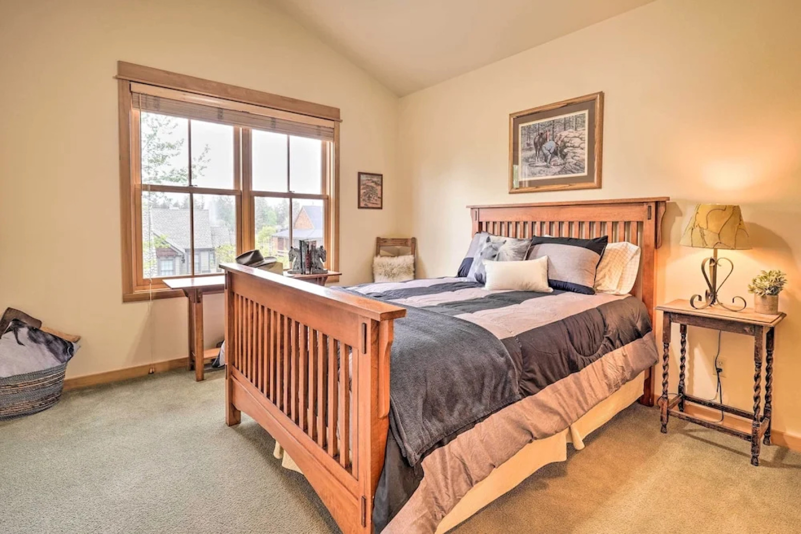 Sisters Getaway w/ Hot Tub ~ Half-mi to Dtwn!