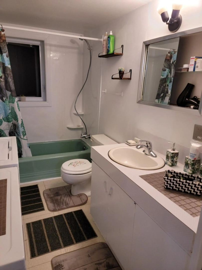 Vibrant apartment in the heart of the town