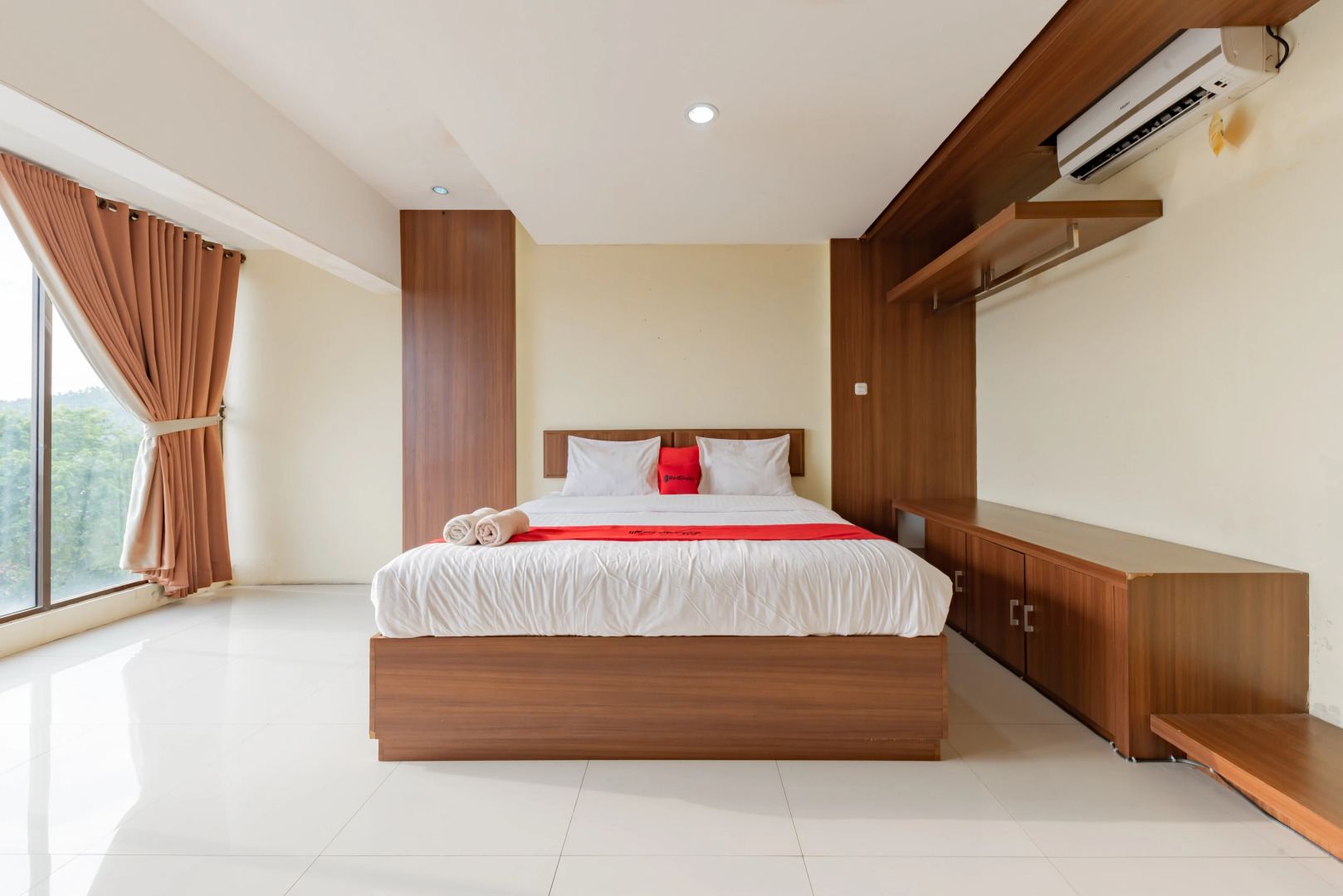 RedDoorz Syariah near Alun-Alun Pelabuhan Ratu