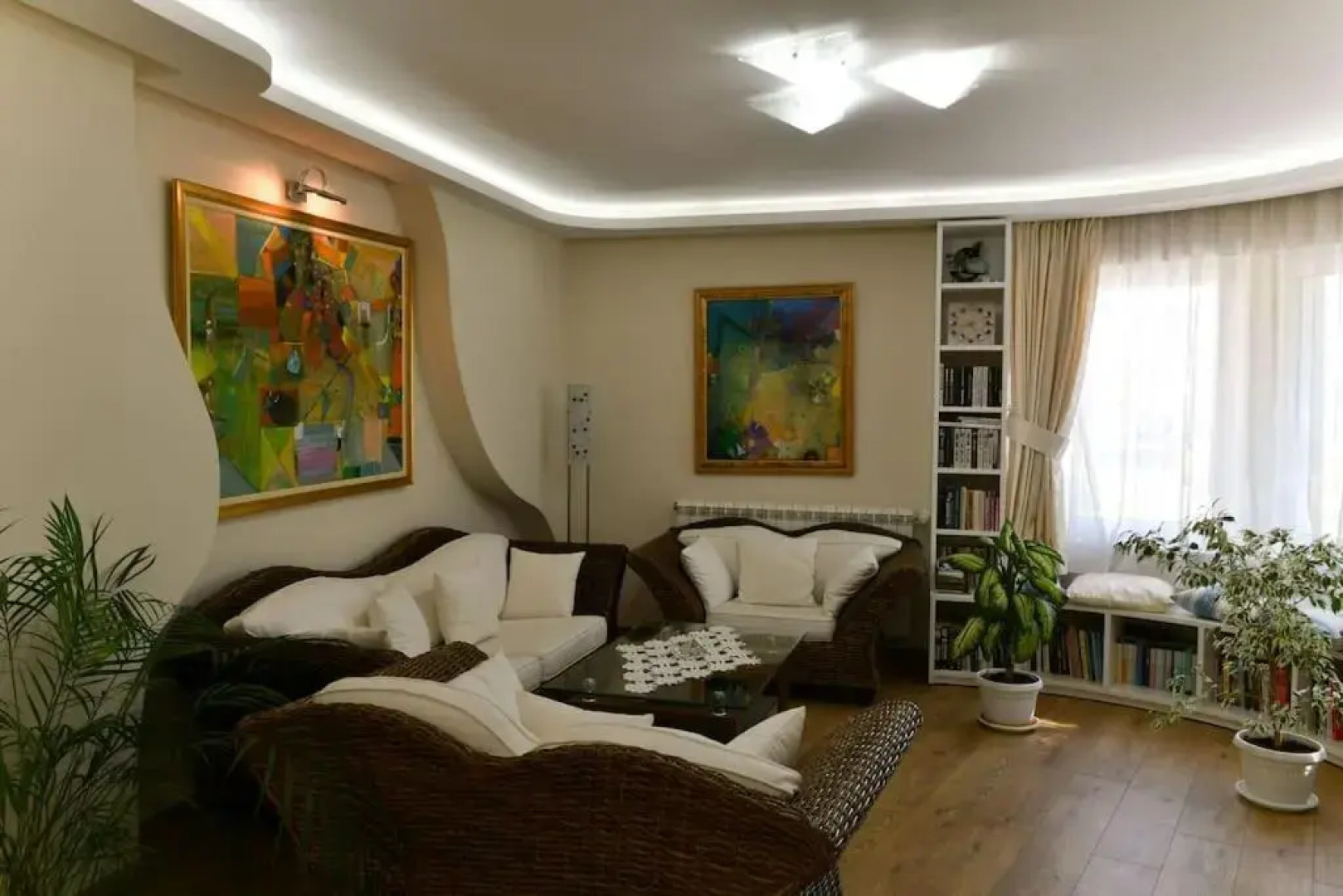 Аристократичен апартамент в сърцето на Ямбол