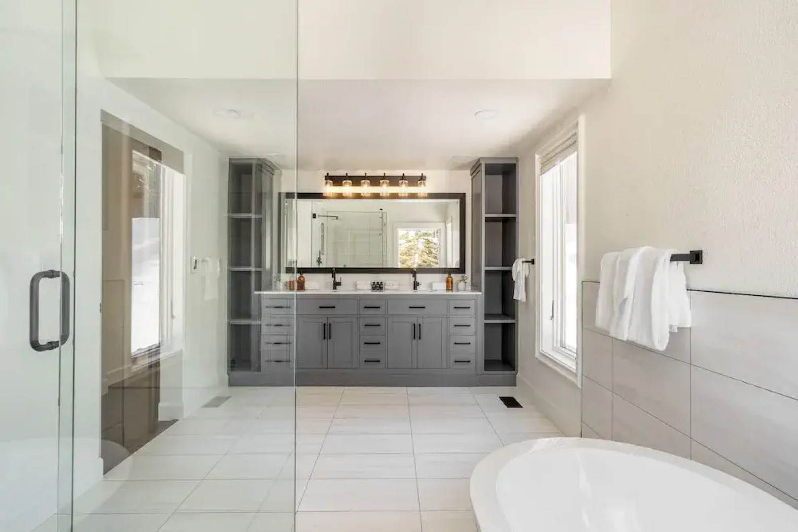 Explorer by Avantstay Close to Slopes Game Room Guest Suite