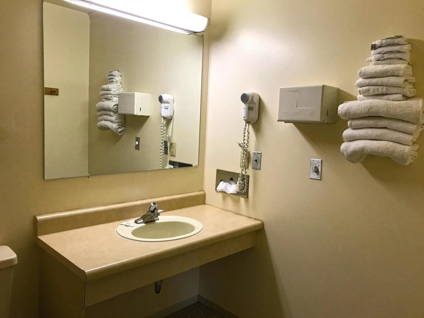 Econo Lodge Inn & Suites Escanaba North