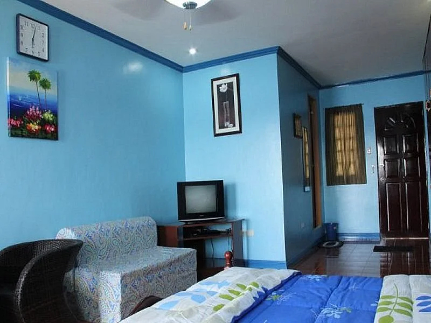 Captain Hook's Red Parrot Inn