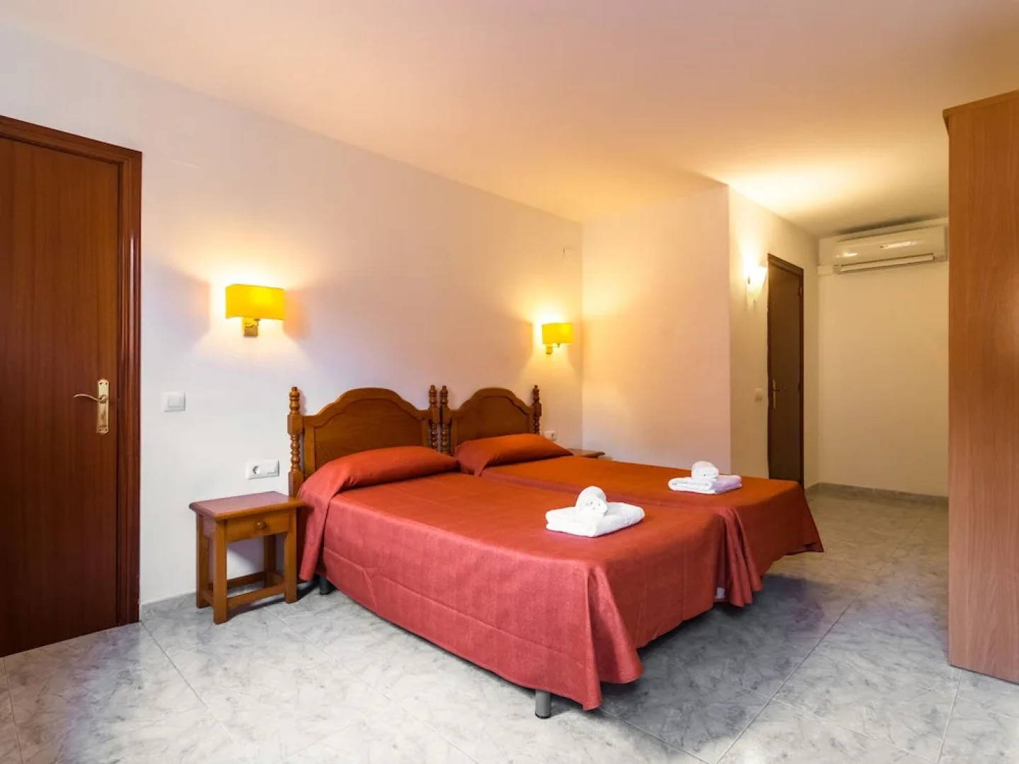 Alluring Apartment in Empuriabrava With Swimming Pool