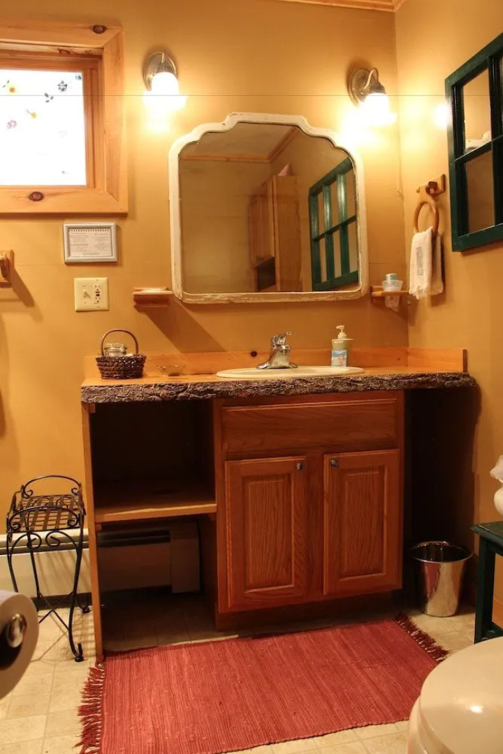 Kiwassa Lake Bed & Breakfast