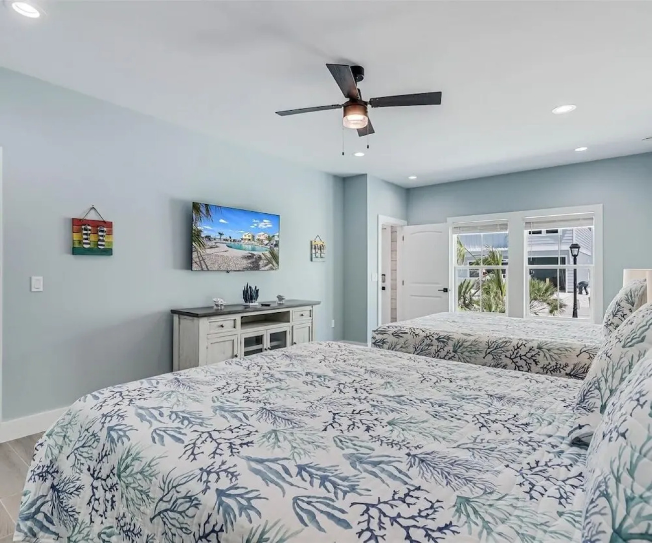 Sunshine And Flip Flops Sp114 4 Bedroom Home by RedAwning