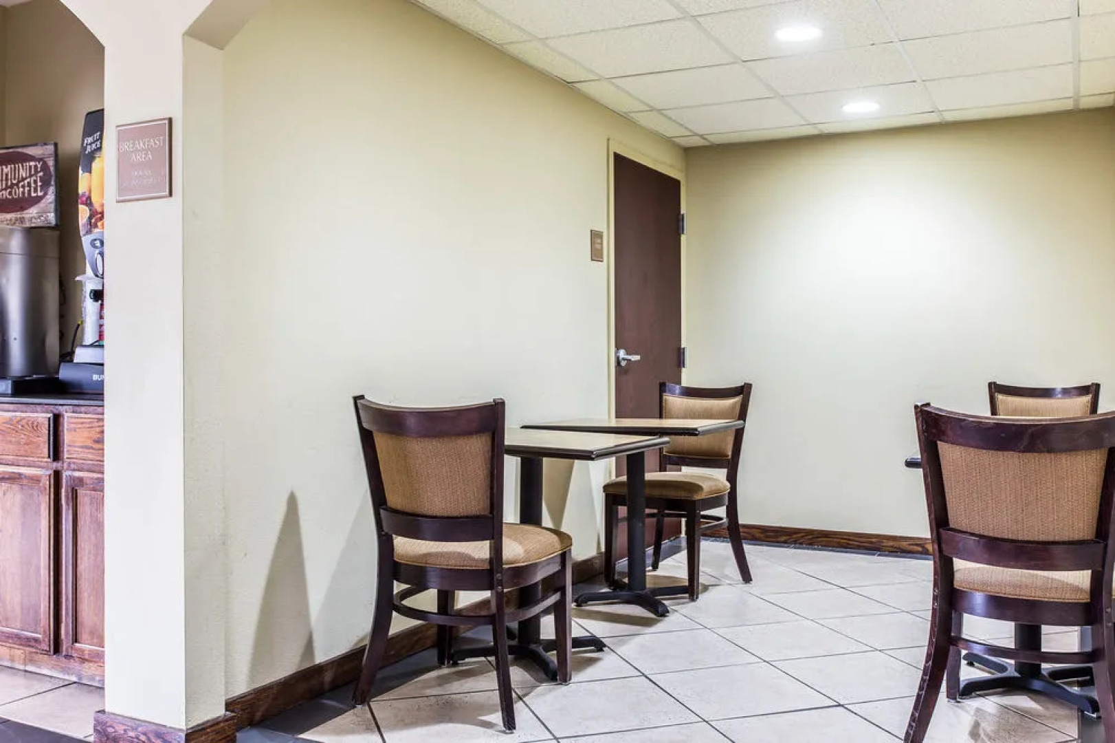 Country Hearth Inn & Suites