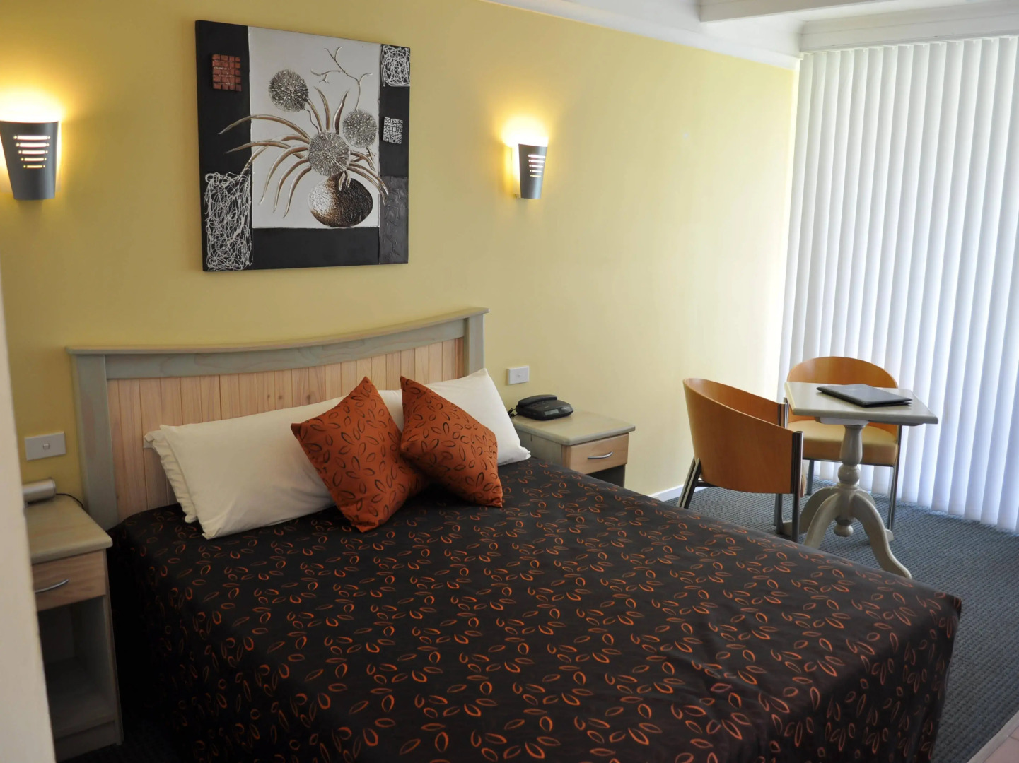 Black Dolphin Motel & Apartments