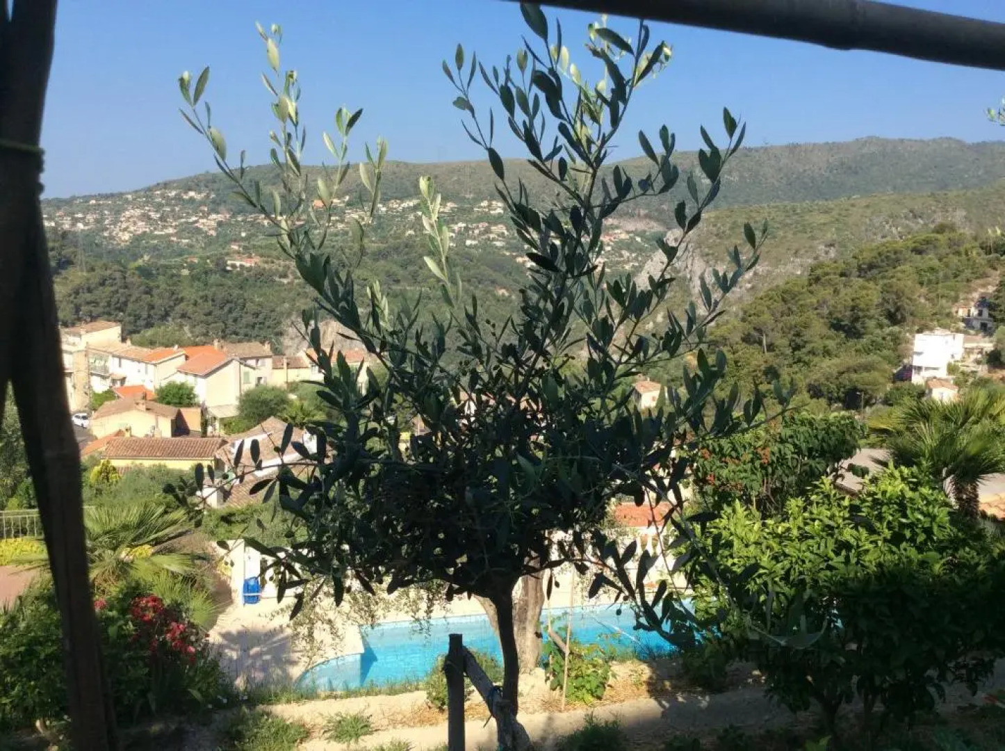 Room in Apartment - Beautiful F1 standing swimming pool, view