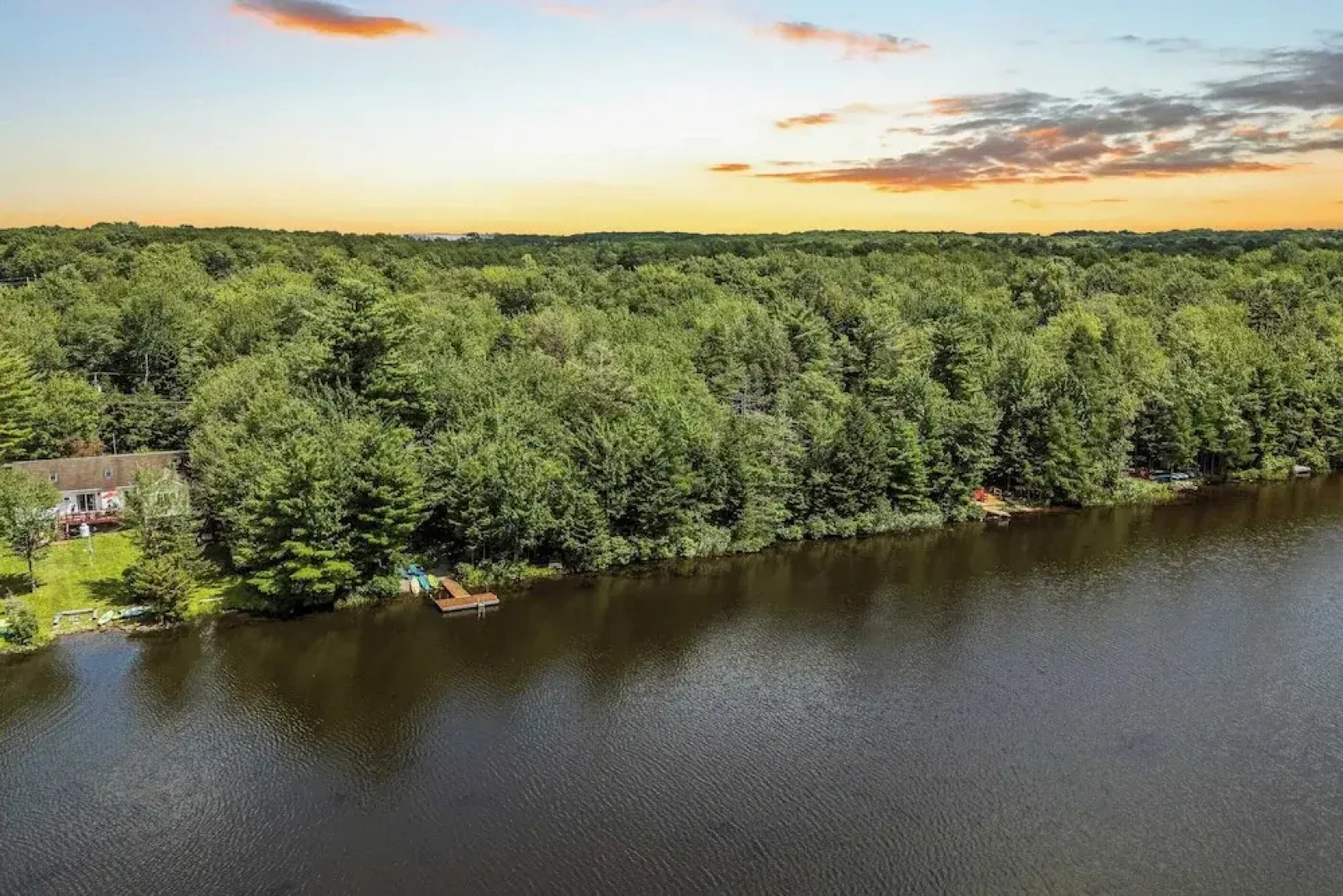Tranquil Waterside by Avantstay Lakefront + Dock, Game Room, Views