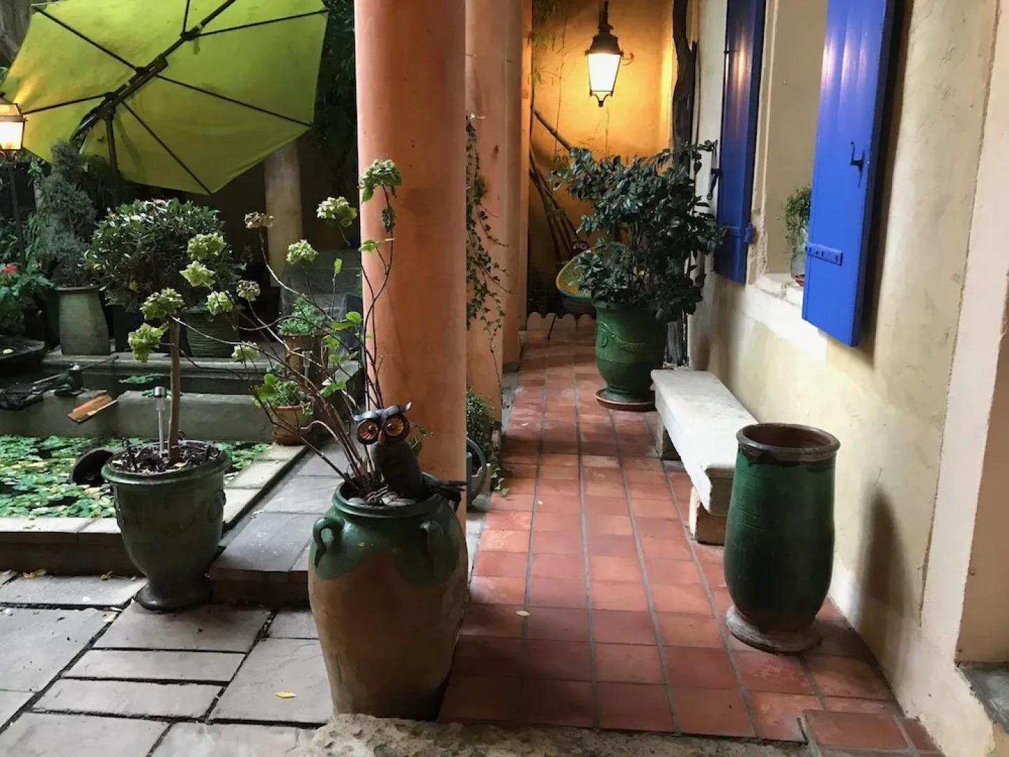 Chambre de Charme et Patio Fleuri