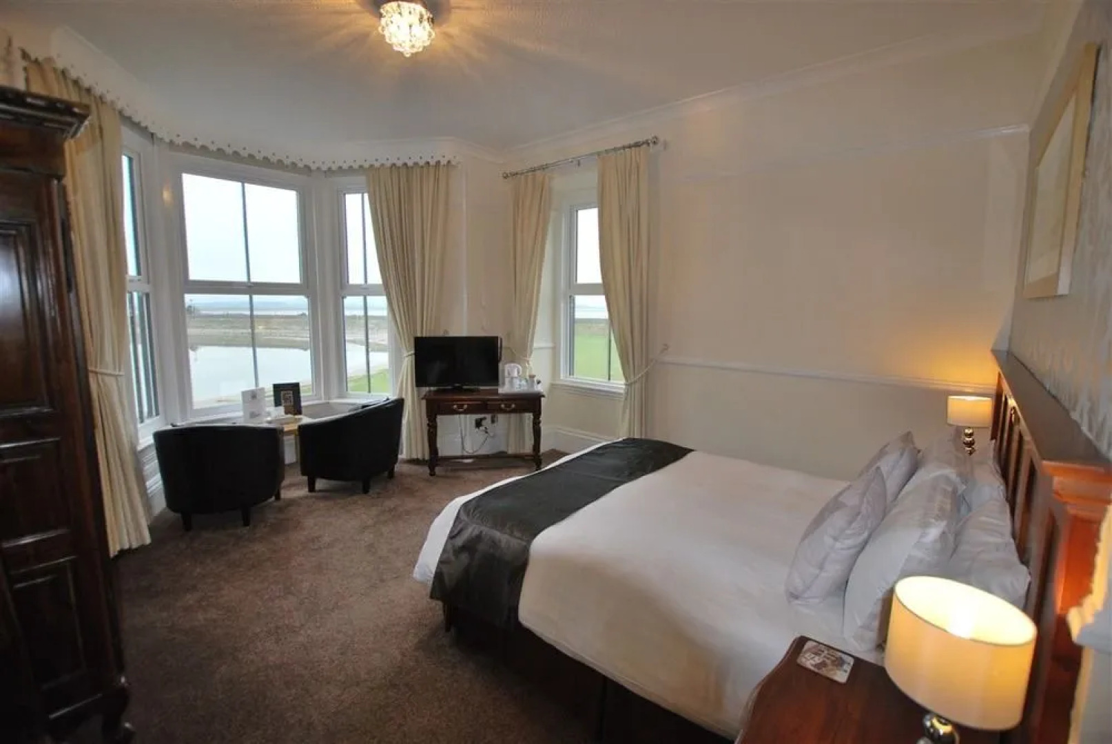 Ye Olde Fighting Cocks