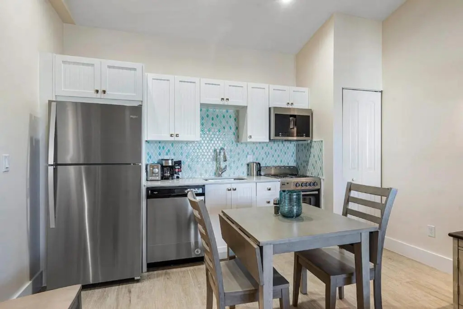 Bermuda Bungalows (Tropical Island Getaway)