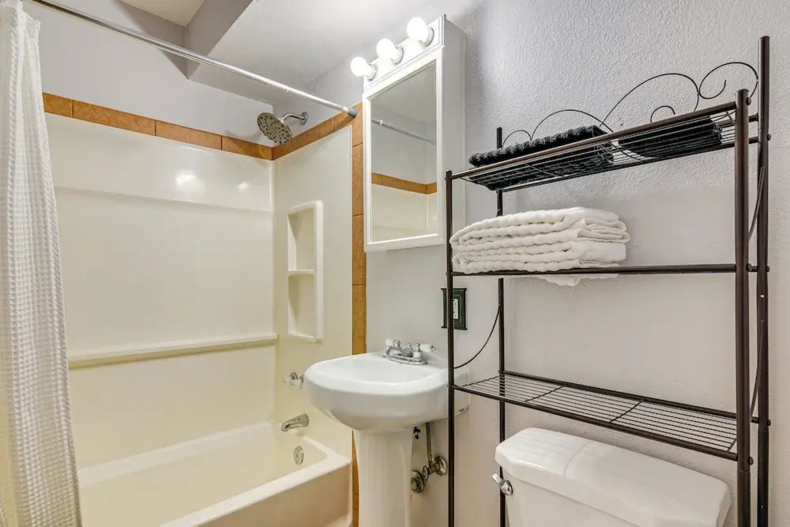 3 Mi to Glen Canyon Dam: Home w/ Fenced Yard