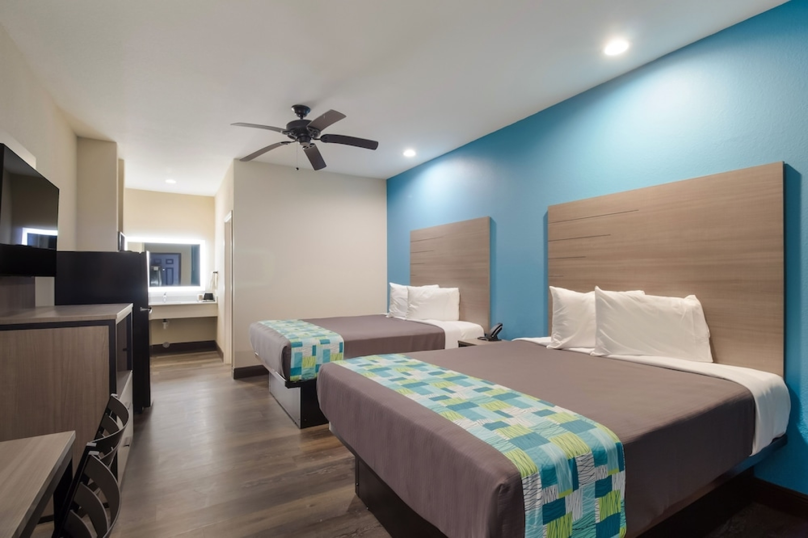 Scottish Inn & Suites