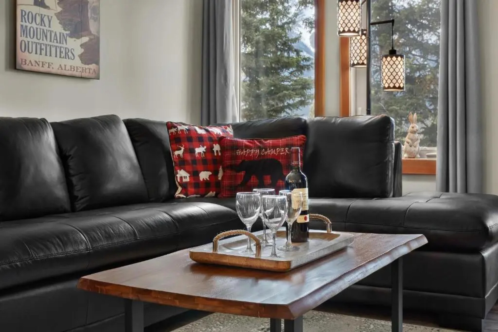 Newly Renovated Grizzly Lodge, Spacious 3BR 2BA with open pool, hot tub