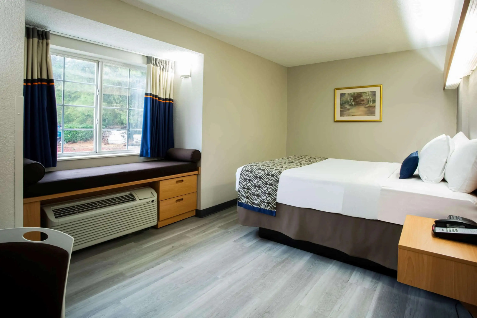 Microtel Inn & Suites by Wyndham Southern Pines / Pinehurst