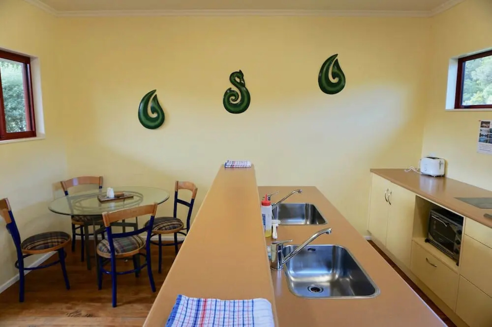 Whistling Frog Cafe & Accommodation