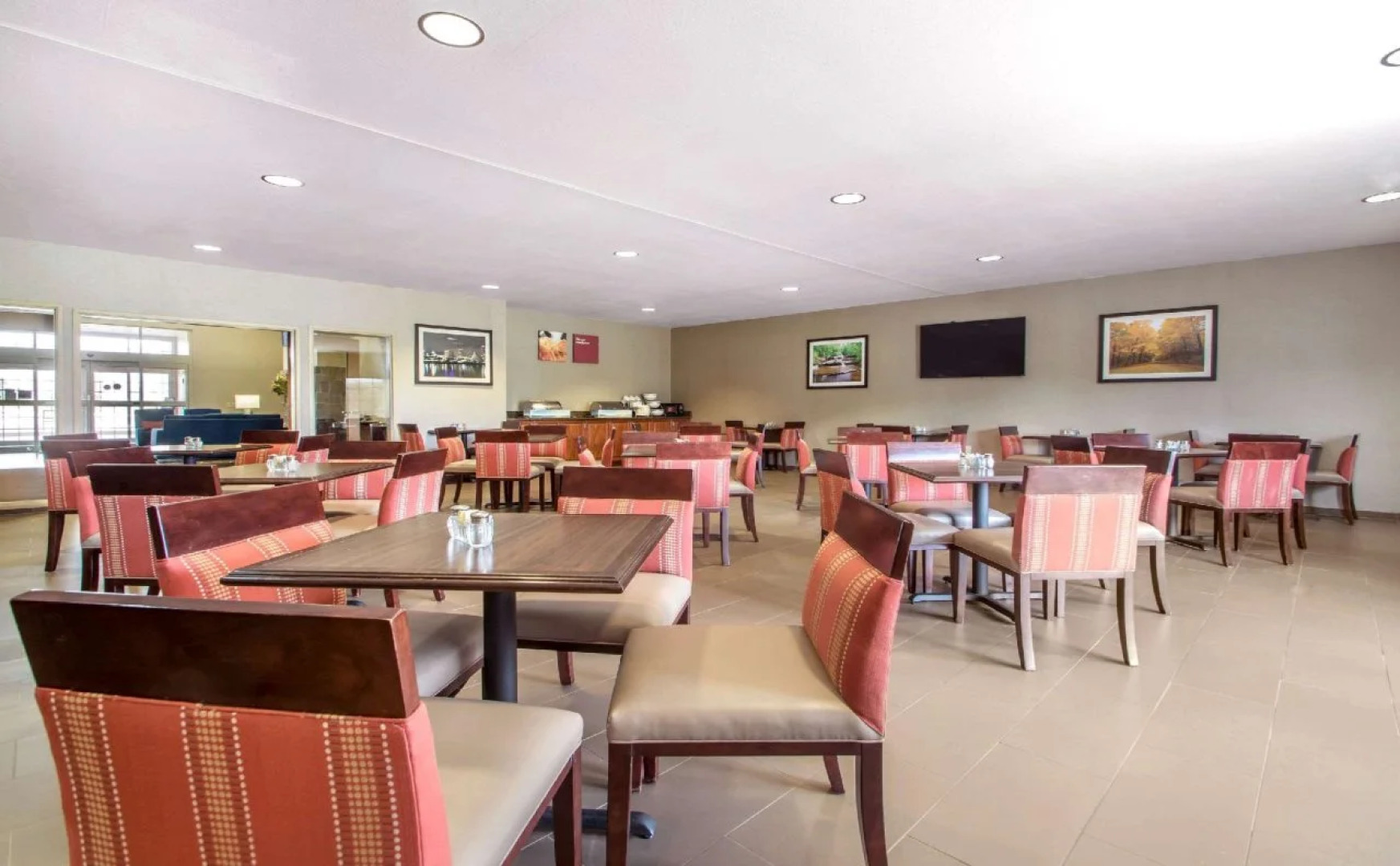 Comfort Suites Johnson Creek Conference Center