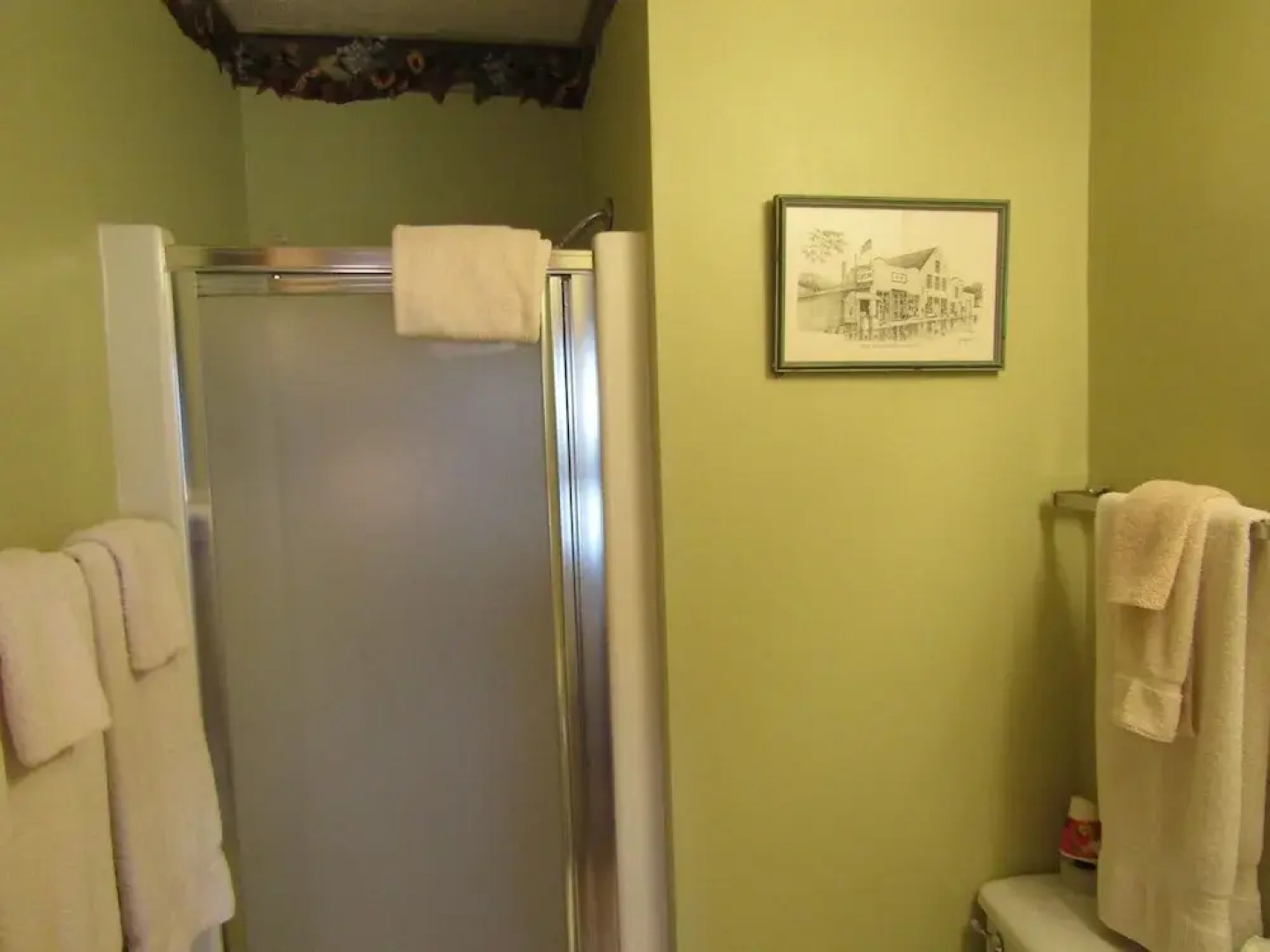 Skyleaf E_17 2 Bedroom Condo by RedAwning